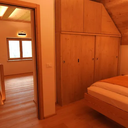 Arnika Huette - Un'immersione Nelle Montagne Della Foresta Millenaria Ugovizza